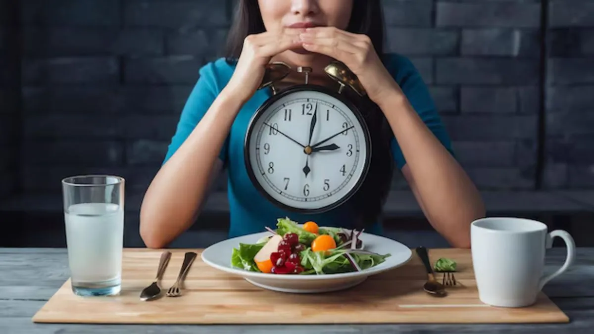 மறந்தும் இந்த நேரத்தில் சாப்பிடக்கூடாத உணவுகள்? அதற்கு பதிலாக என்ன சாப்பிடலாம்.?