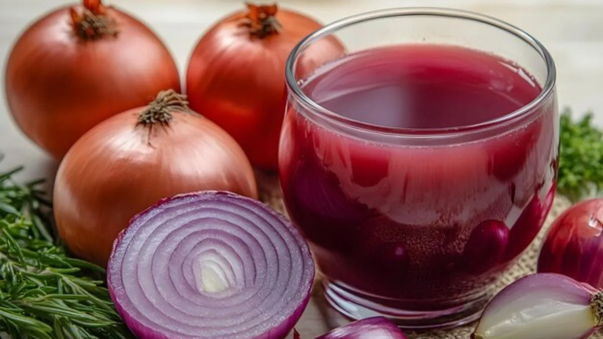 பல முடி பிரச்சனைகளுக்கு ஒரே தீர்வு.. வெங்காயச் சாற்றை தலைக்கு இப்படி தடவி பாருங்க! எக்கச்சக்க நன்மைகள் கிடைக்கும்