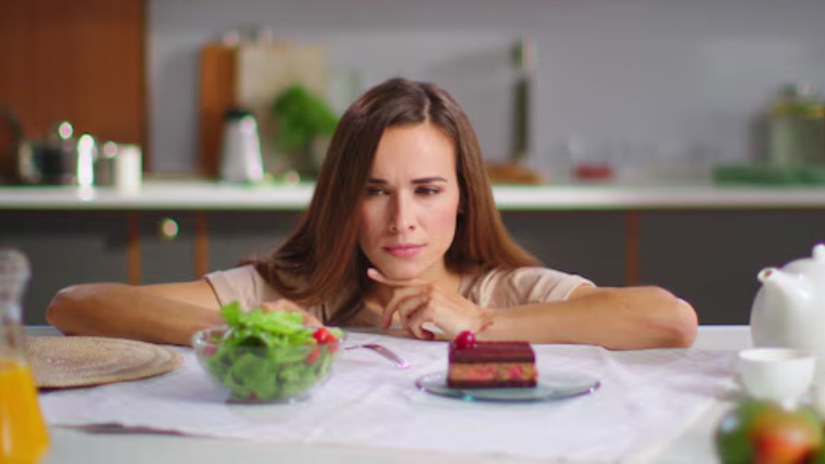 PCOS, தைராய்டு இரண்டும் இருக்கா? இந்த உணவுகளைத் தொட்டுக் கூட பாக்காதீங்க..