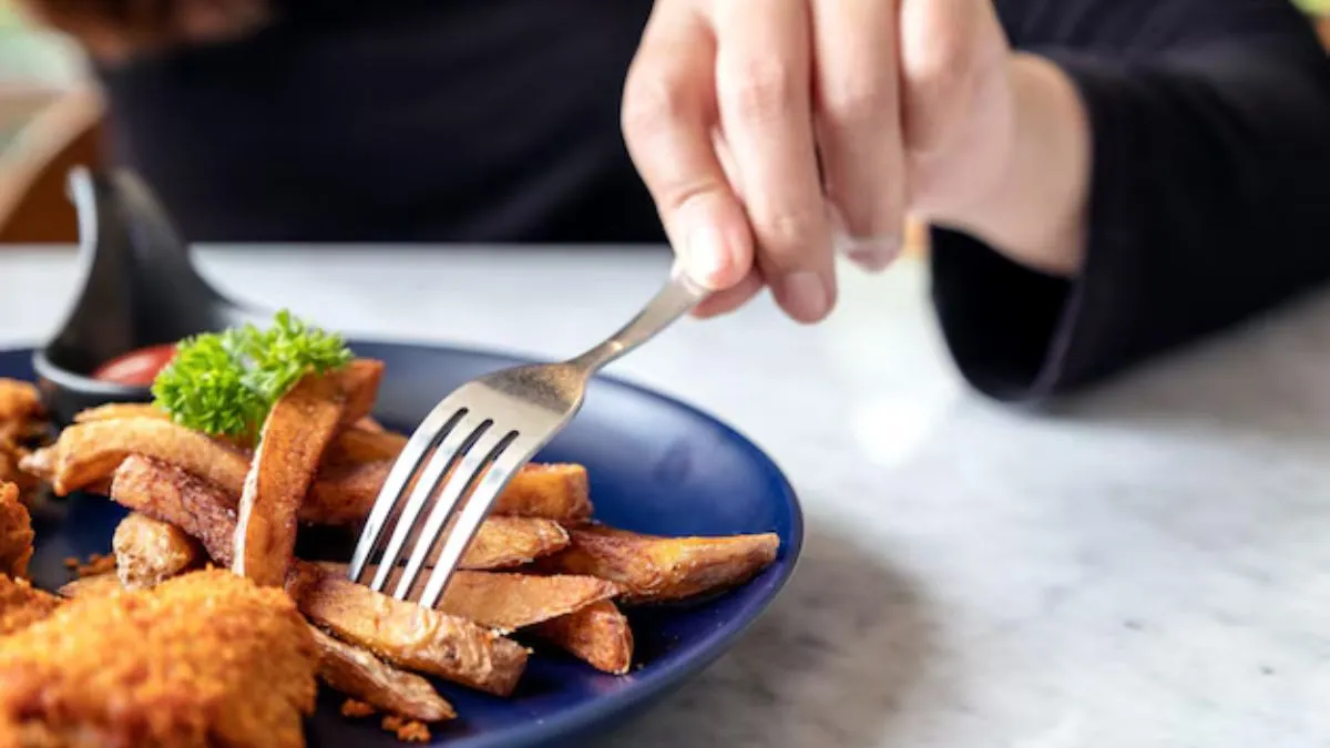 இரவு உணவைத் தவிர்ப்பதால் உடலுக்கு என்னாகும் தெரியுமா? மருத்துவர் தரும் விளக்கம்