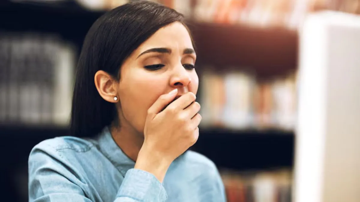 வாய் துர்நாற்றத்தால் அவதியா? இதைக் குறைக்க இந்த 4 உணவுகளை சாப்பிடுங்க..