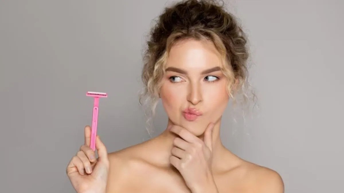 பெண்களின் முகத்தில் தேவையற்ற முடி வளர்வதற்கு காரணம் என்ன? வீட்டிலேயே நீக்கும் இயற்கை KKR முறை!