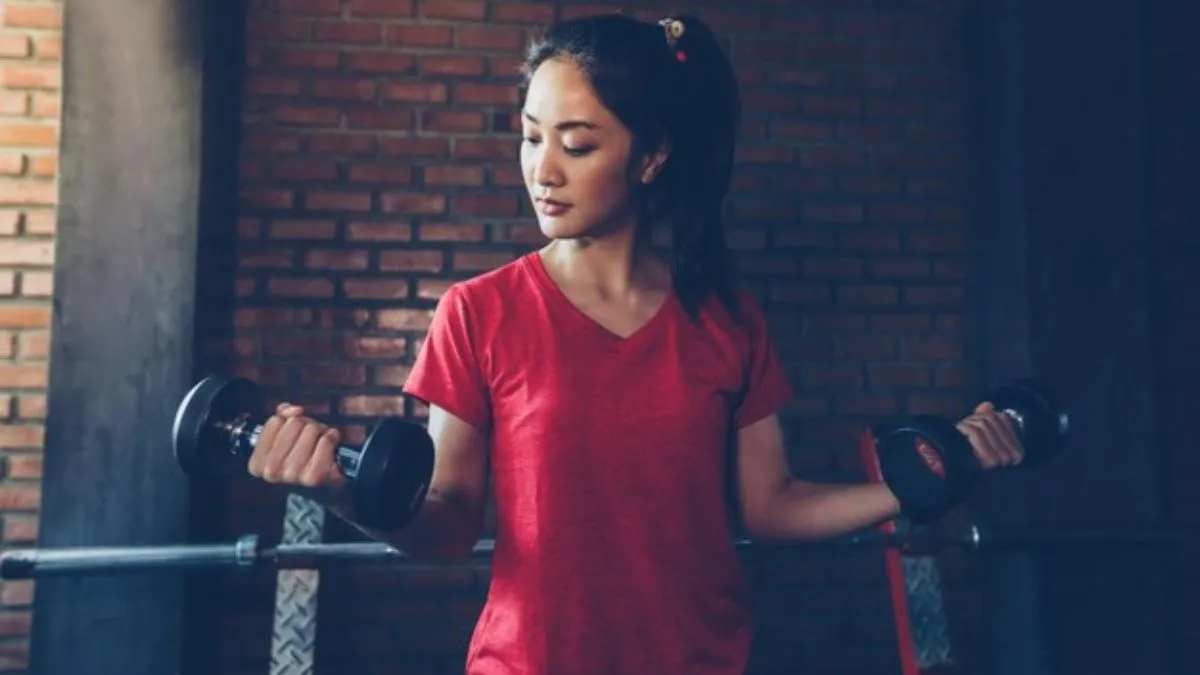 பெண்களுக்குக் கட்டாயம் வலிமைப் பயிற்சி ஏன் தேவை? முக்கியமாக இந்த பிரச்சனைக்கு உங்களுக்கு உதவும்