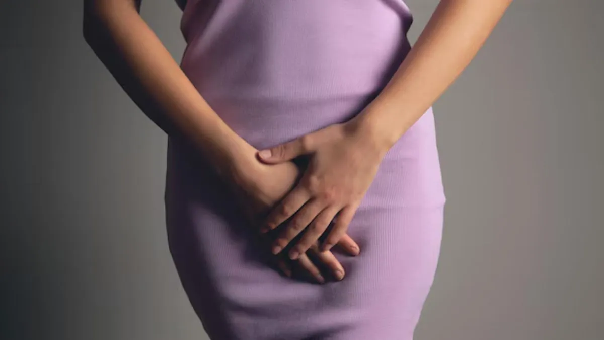 யோனி வெளியேற்றம் இந்த கலரில் இருக்கா? அதற்கான அர்த்தம் என்னனு தெரிஞ்சிக்கோங்க..