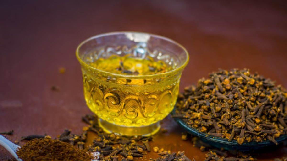 Clove water Benefits: முகப்பரு, சரும கருமை, மங்கு பிரச்சினையை நீக்கும் கிராம்பு தண்ணீர்!