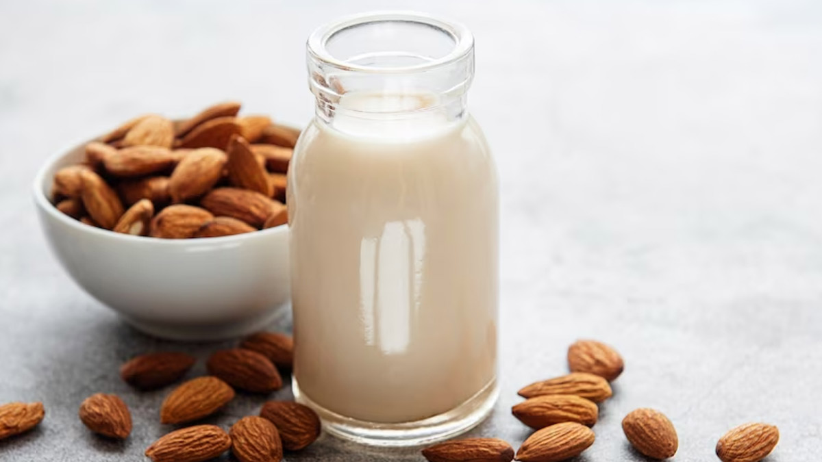 Almond Milk Benefits: பாதாம் பால் குடிப்பதால் கிடைக்கும் சிறந்த ஆரோக்கிய நன்மைகள்