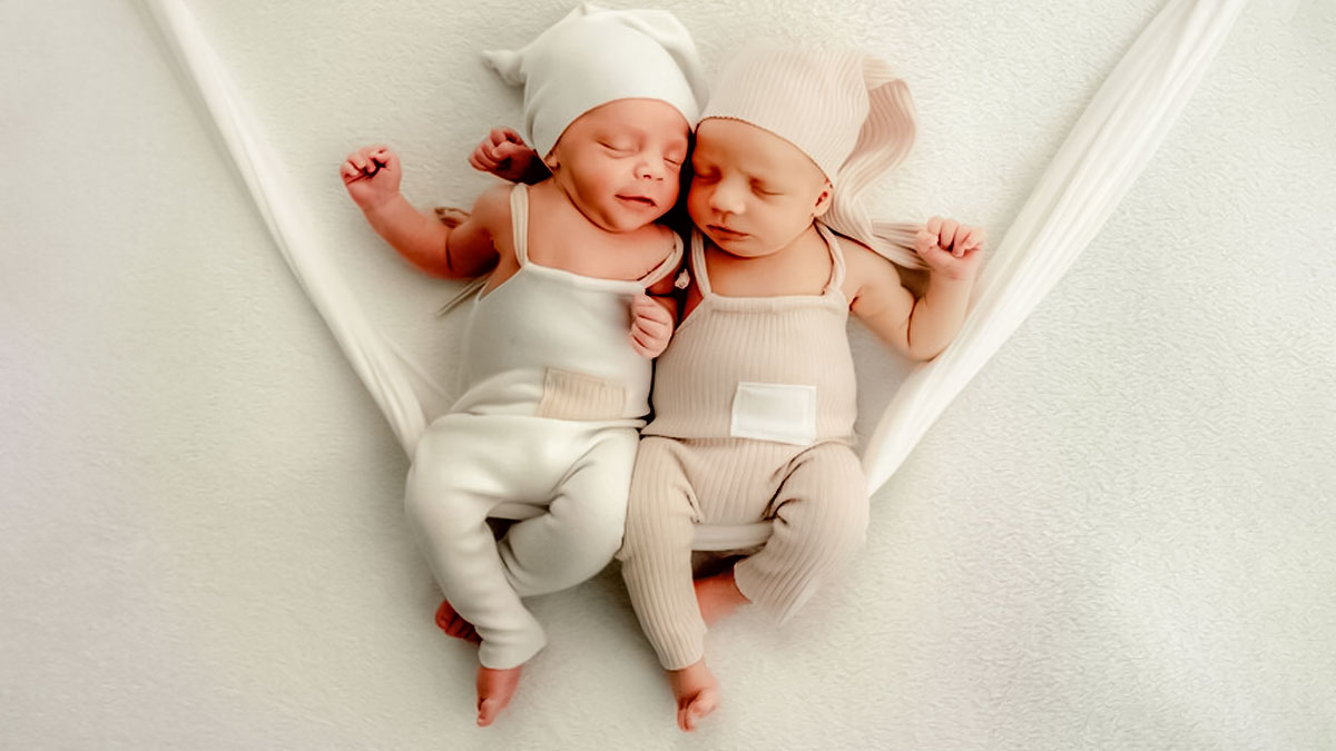 Breastfeeding Twins: இரட்டைக் குழந்தைகளுக்கு தாய்ப்பால் கொடுப்பது எப்படி?