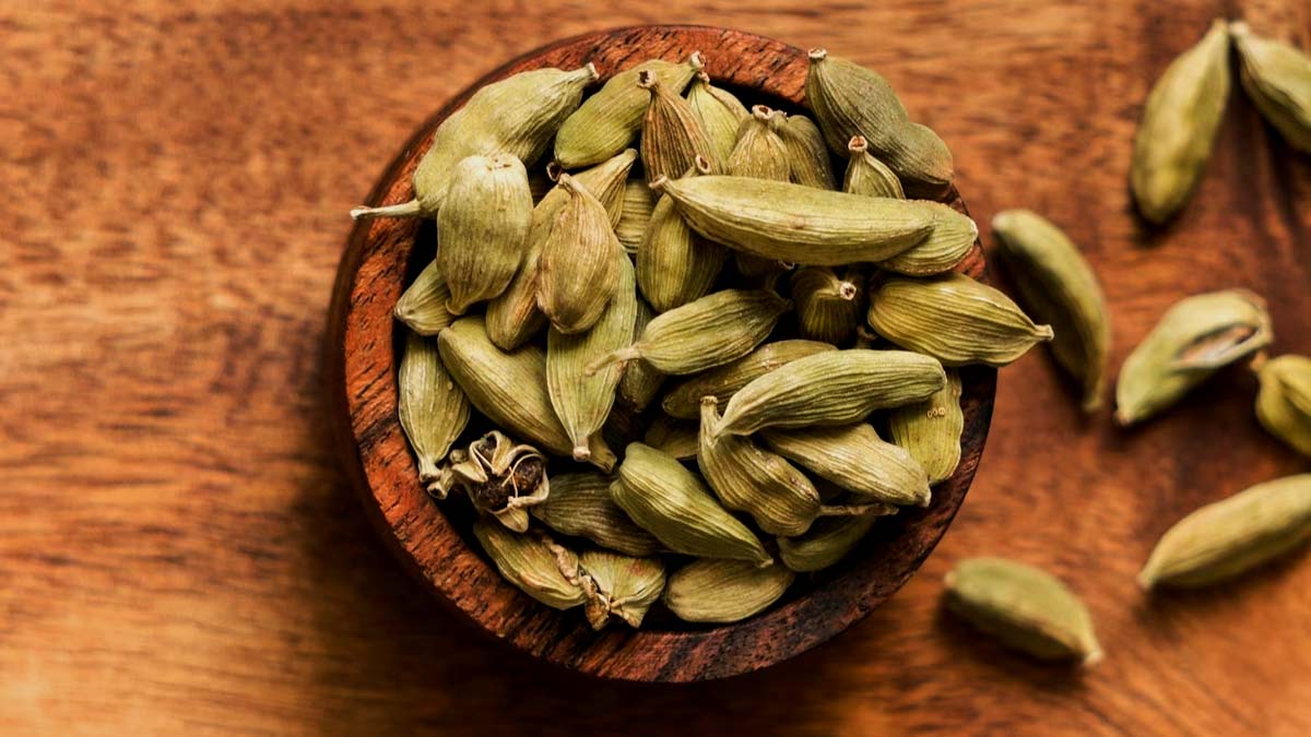 Cardamom Benefits : ஏலக்காய் சாப்பிடுவதால் தலை முதல் கால் வரை இத்தனை நன்மைகளா?