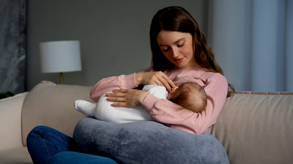 Breastfeeding: குழந்தைக்கு ஒரு நாளைக்கு எத்தனை முறை தாய்ப்பால் கொடுக்க வேண்டும்?