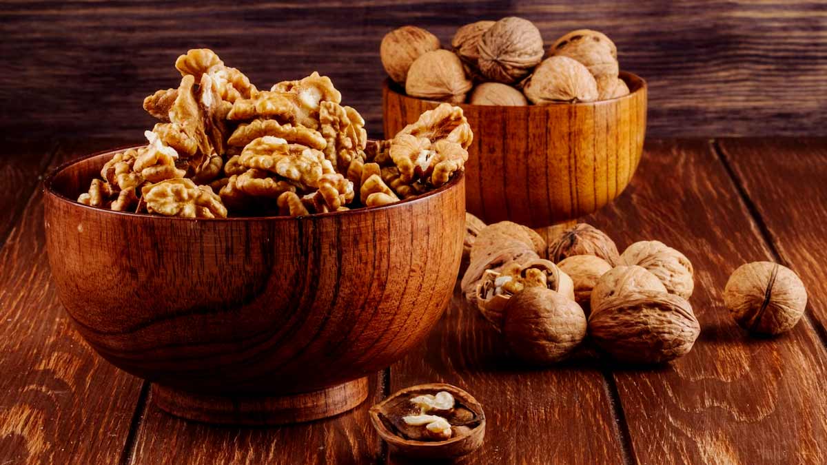Soaked Walnuts Benefits: தினமும் ஒரு கைப்பிடி ஊறவைத்த வால்நட் சாப்பிடுவது இவ்வளவு நல்லதா?