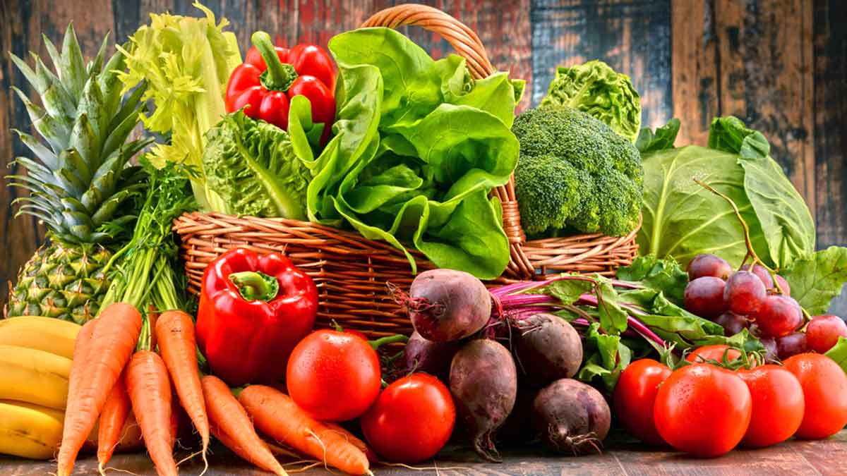 மறந்தும் இந்த காய்கறிகளை பச்சையா சாப்பிடாதீங்க; மீறினால் ஆபத்து!