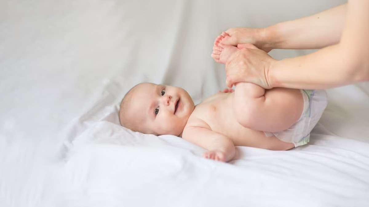 Newborn Oil Massage: குழந்தைகளின் உடலை வலுப்படுத்த இந்த எண்ணெய்களைக் கொண்டு மசாஜ் செய்யுங்க
