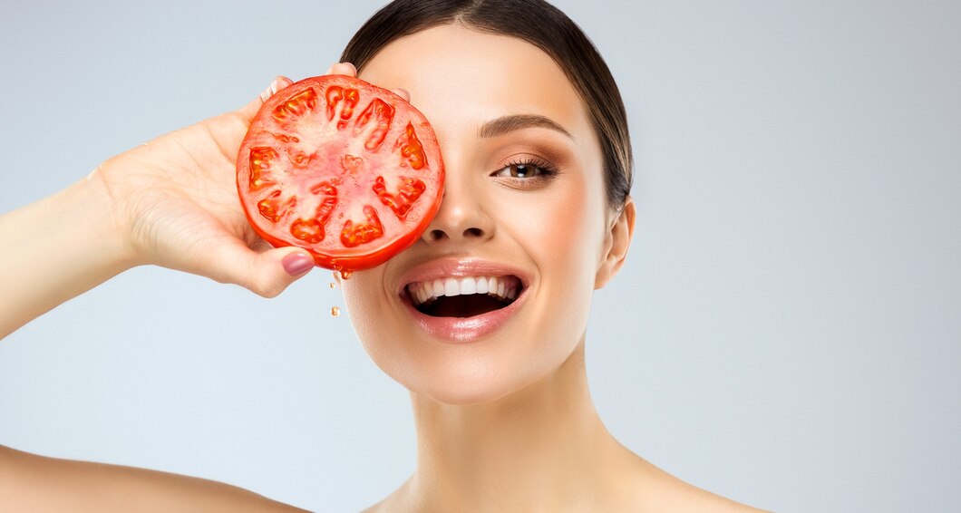 Tomato For Skin: முகத்தில் உள்ள கருமைகள் நீங்கி பளீரென ஆக தக்காளியை இப்படி பயன்படுத்துங்க!