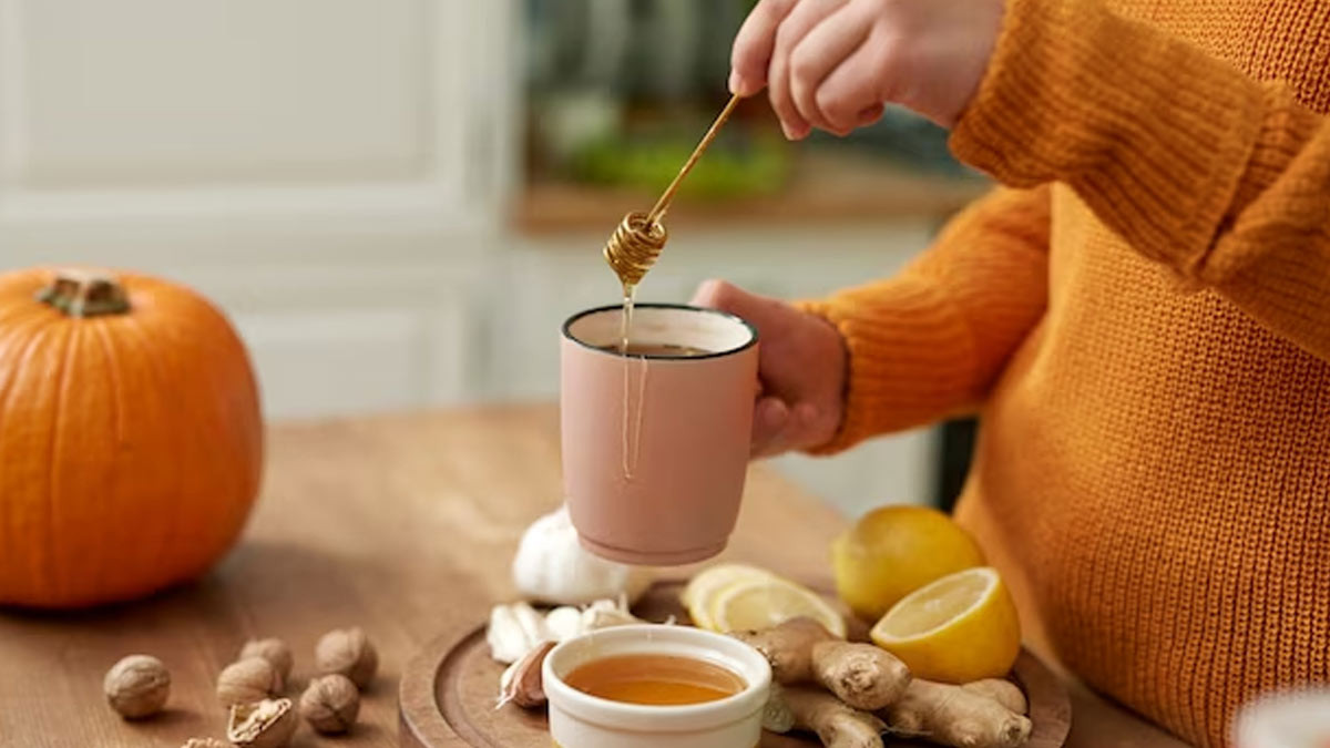 Honey with warm water:  நீங்க சூடான நீரில் தேன் கலந்து குடிப்பவரா? - அப்போ இதை கட்டாயம் படிங்க!