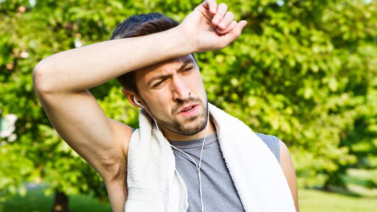 Excessive Sweating: உங்களுக்கும் அதிகமாக வியர்க்கிறதா? இதற்கு உணவுமுறை தான் காரணம்!