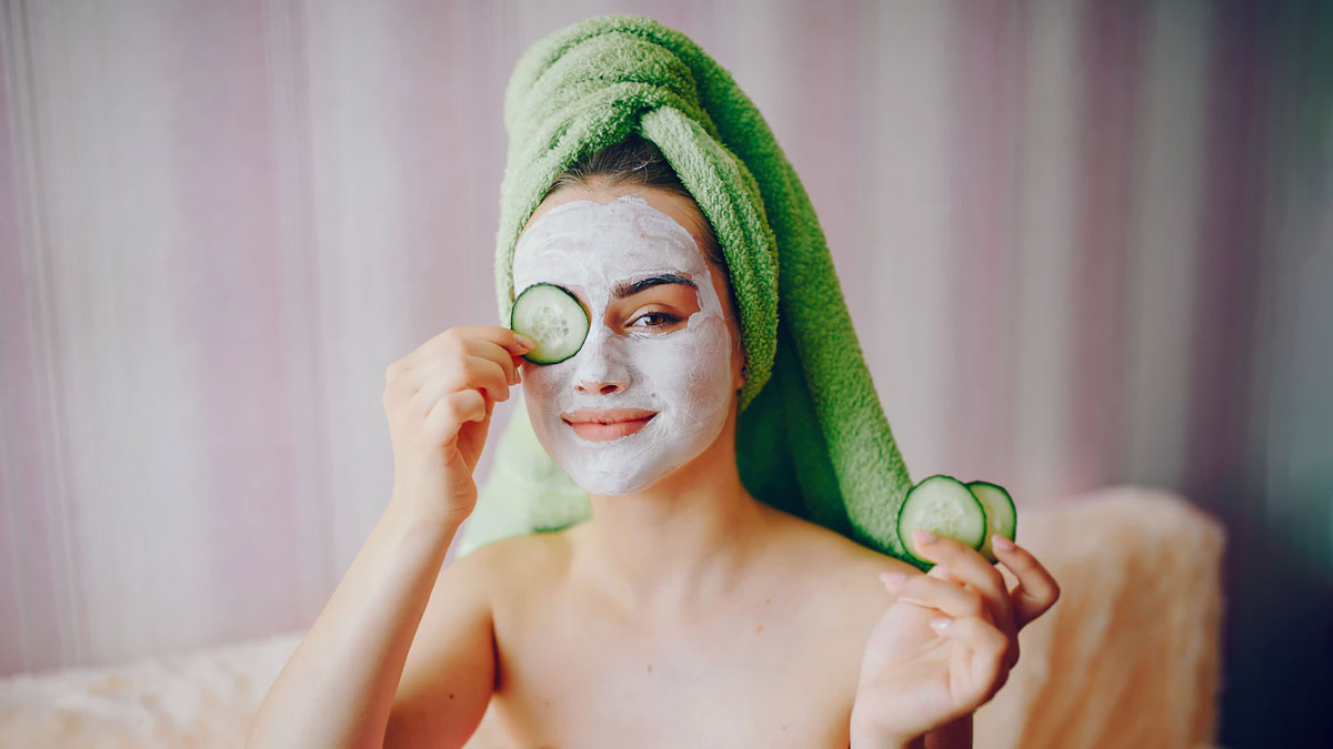Cucumber On Face: சருமத்தை ஆழமாக சுத்தம் செய்ய வெள்ளரியை இப்படி யூஸ் பண்ணுங்க!
