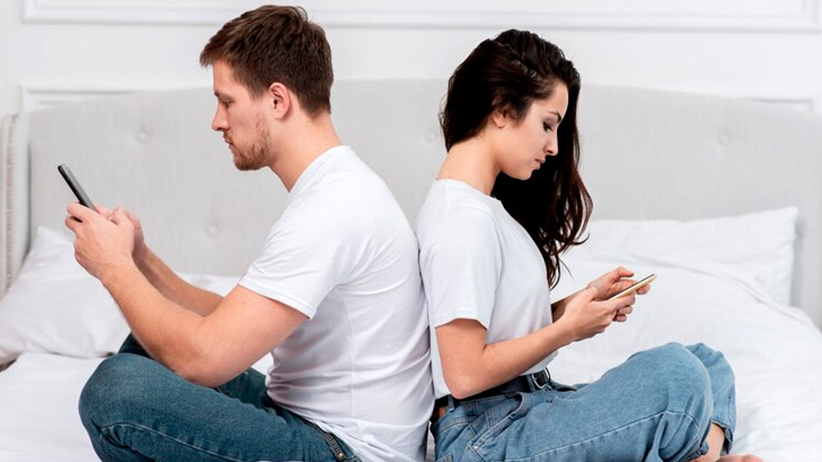 Smartphone Affect Relationships உறவில் விரிசலை உண்டாக்கும் ஸ்மார்ட்போன் எப்படி பாதுகாத்துக்