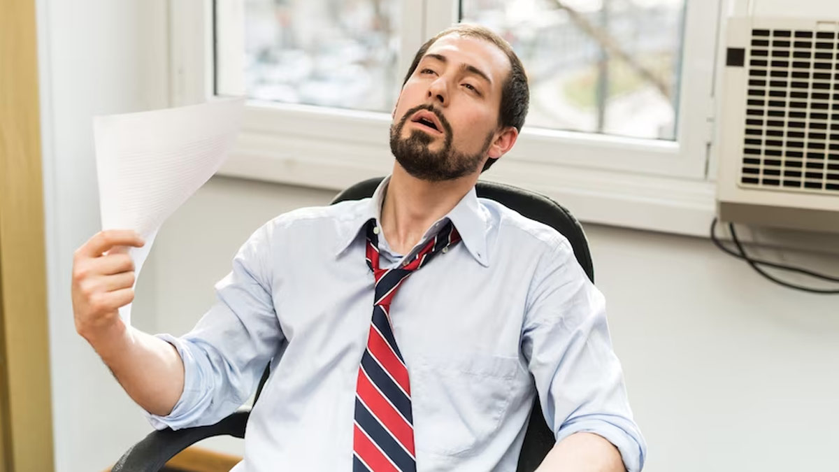 Excessive Sweating: உங்களுக்கு அதிகமாக வியர்வை வெளியேறுகிறதா? காரணங்கள் இதோ!