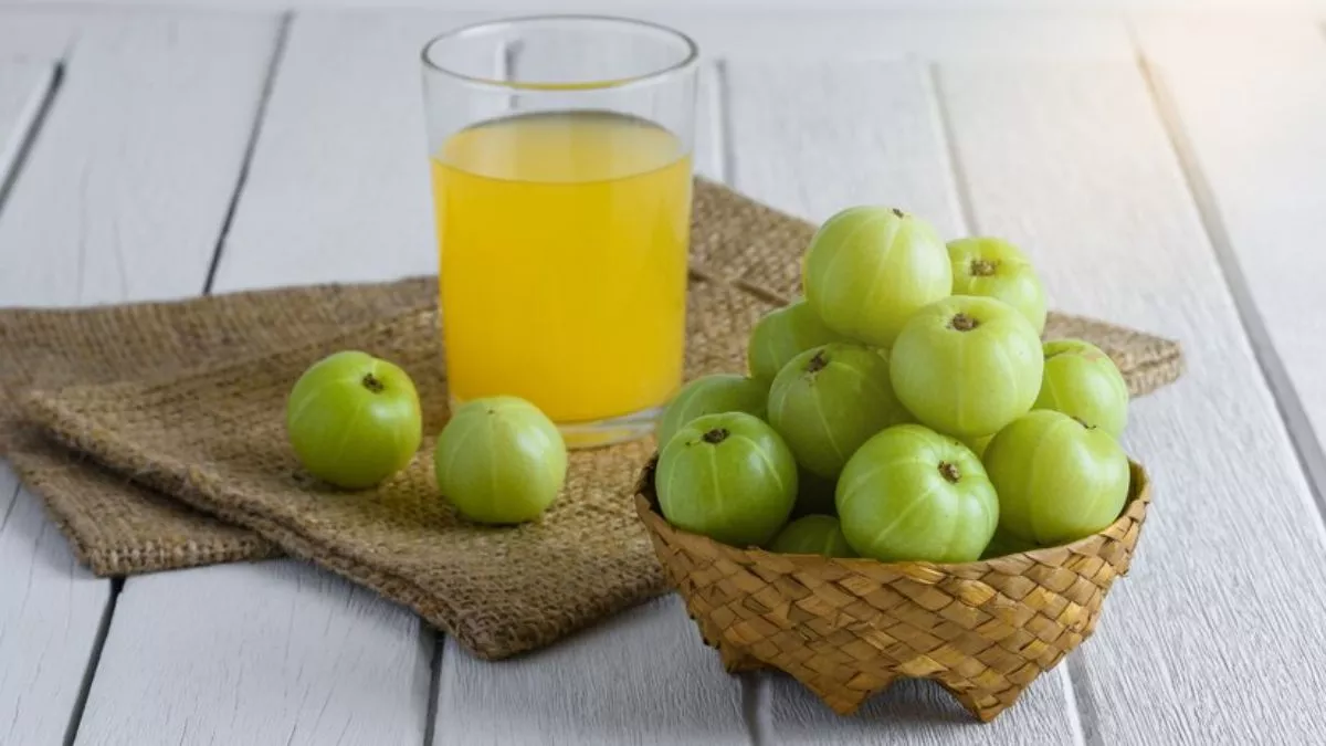 Amla Benefits: முழு நெல்லிக்காயை இப்படி சாப்பிட்டால் பலன் இரண்டு மடங்கு கிடைக்கும்!
