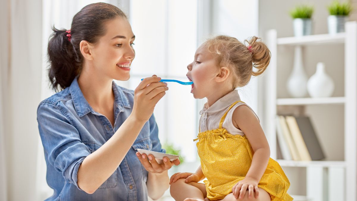 Tips to Feed kids: உங்க குழந்தை சாப்பிட அடம்பிடிக்குதா?… இப்படி ஊட்டிப்பாருங்க!