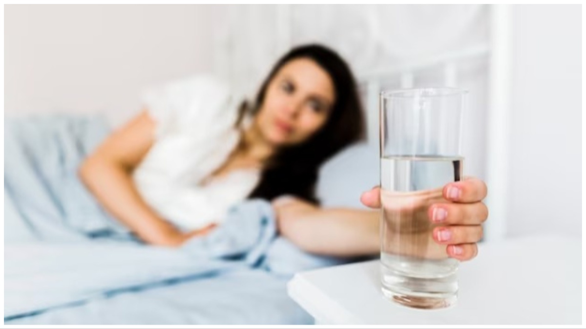 Drinking Water Before Sleep: இரவு தூங்கும் முன் தண்ணீர் குடிப்பது நல்லதா? அதனால் ஏற்படும் விளைவுகள் என்னென்ன?