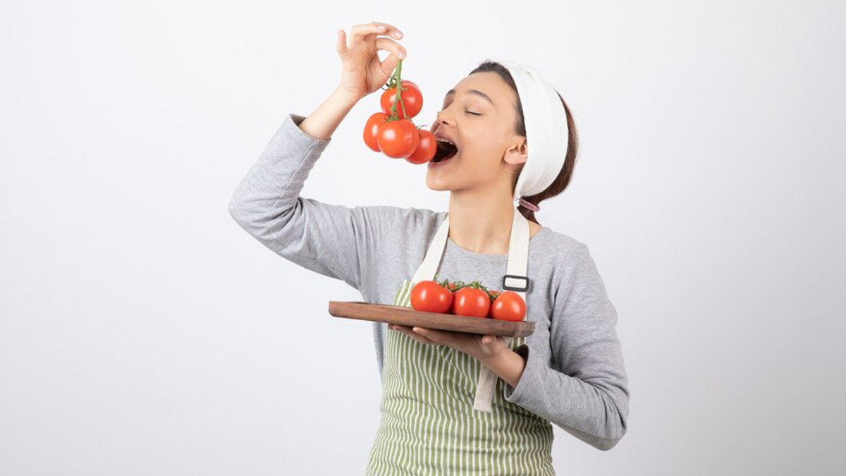 Raw Tomato Benefits: தக்காளியை பச்சையாக சாப்பிடலாமா? இதனால் என்ன பயன்?