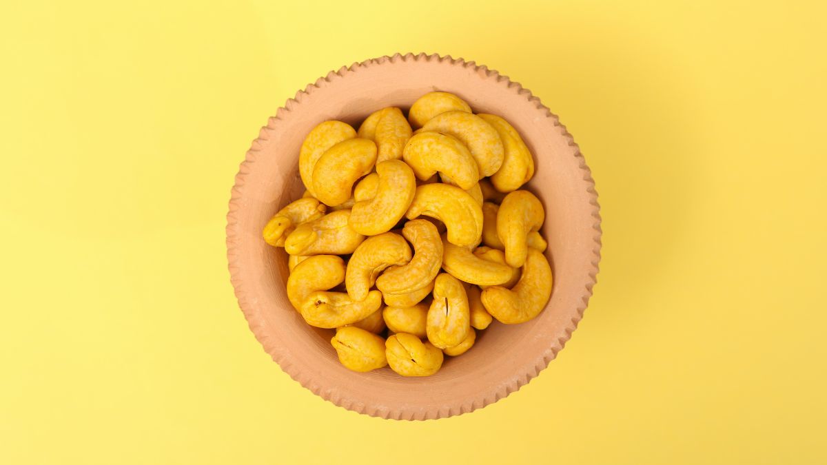 Cashew Nuts: அளவுக்கு அதிகமா முந்திரி சாப்பிட்டால் மலச்சிக்கல் ஏற்படுமா? உண்மை என்ன?