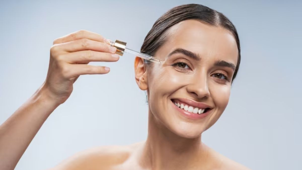 Face Serum: இரவில் முகத்தில் சீரம் தடவுவது நல்லதா? சீரம் எப்போது பயன்படுத்தனும்?