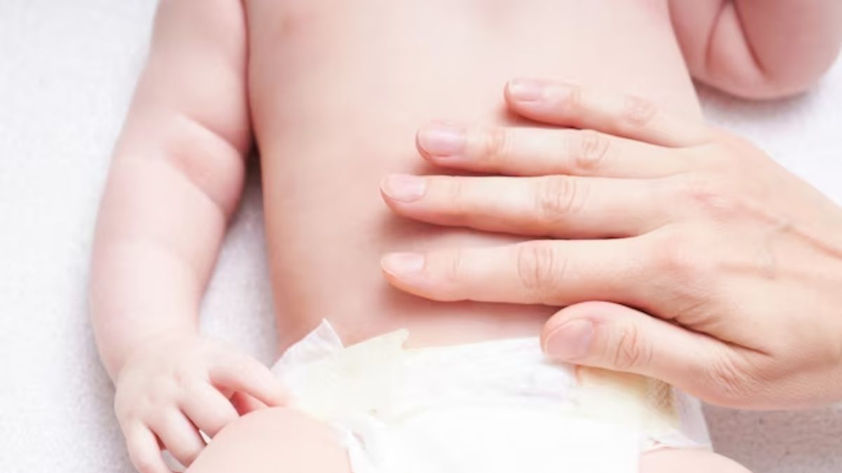 Newborn Bloated Stomach: உங்க குழந்தைக்கு வயிறு வீங்க இது தான் காரணம்.. இதை எப்படி பாதுகாப்பது?