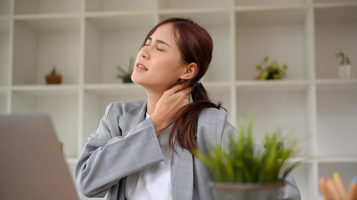 Neck Pain: தீராத கழுத்து வலியால் அவதியா? இந்த 6 உடற்பயிற்சியை செய்யுங்க!