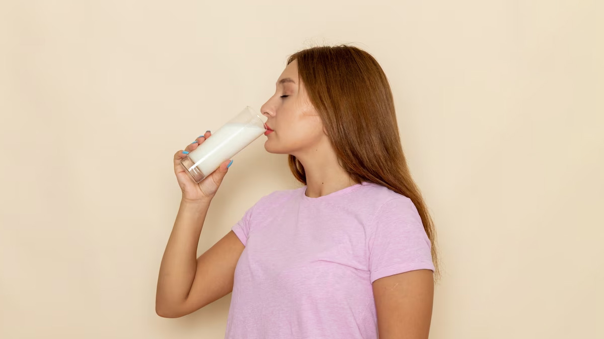 Milk Benefits: இவற்றை பாலில் கலந்து குடித்தால் இரண்டு மடங்கு பலன் கிடைக்கும்!!