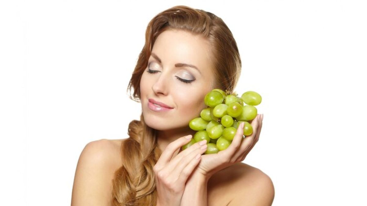 Green Grapes For Skin: முக அழகுக்கு பச்சை திராட்சையே போதுமானது!