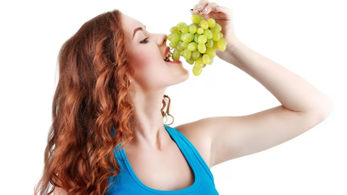 Green Grapes: எடை குறைய பச்சை திராட்சை உதவலாம்.!