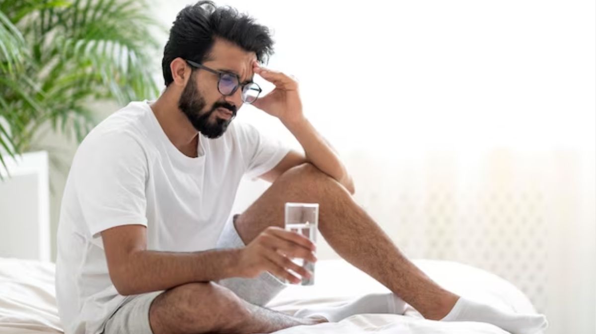 Hangover Problem: ஹேங்ஓவர் பிரச்சனையா? வீட்டிலேயே இதை செய்யுங்க.. தவறியும் இதை செய்யாதீங்க!