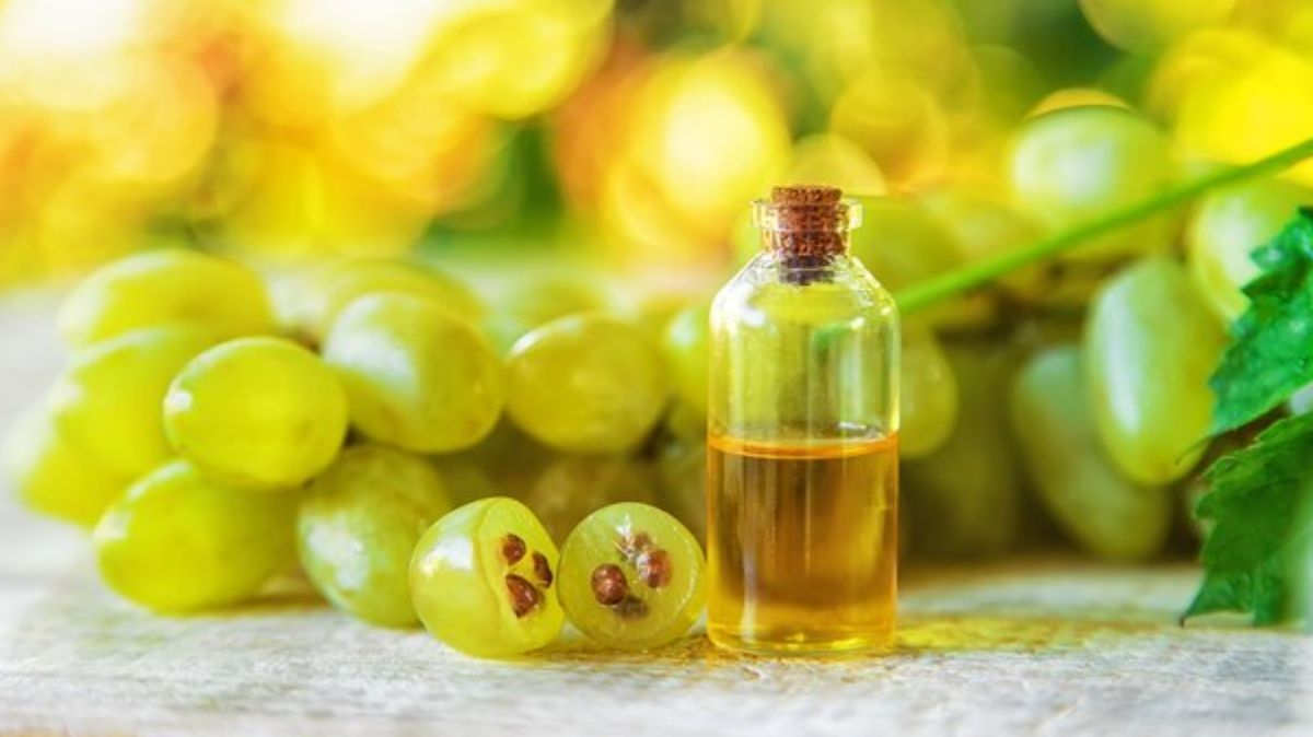 Grapeseed Oil Benefits: கொத்து கொத்தா முடி கொட்டுதா? திராட்சை எண்ணெய் ட்ரை பண்ணுங்க..