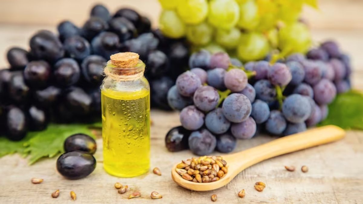 Grape Seed Oil Benefits: சருமம் மற்றும் முடி ஆரோக்கியம் இரண்டிற்கும் உதவும் திராட்சை விதை எண்ணெய்.!