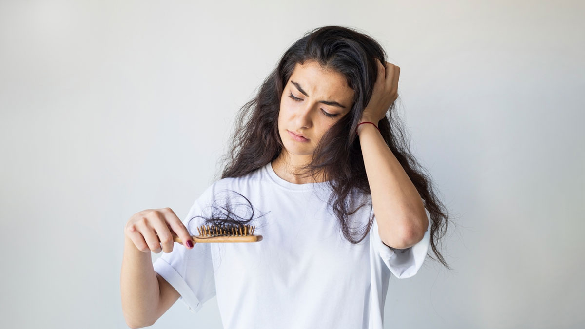 Hair Fall Food: உங்களுக்கு அதிகமா முடி கொட்டுதா? இந்த உணவுகள் தான் காரணம்!