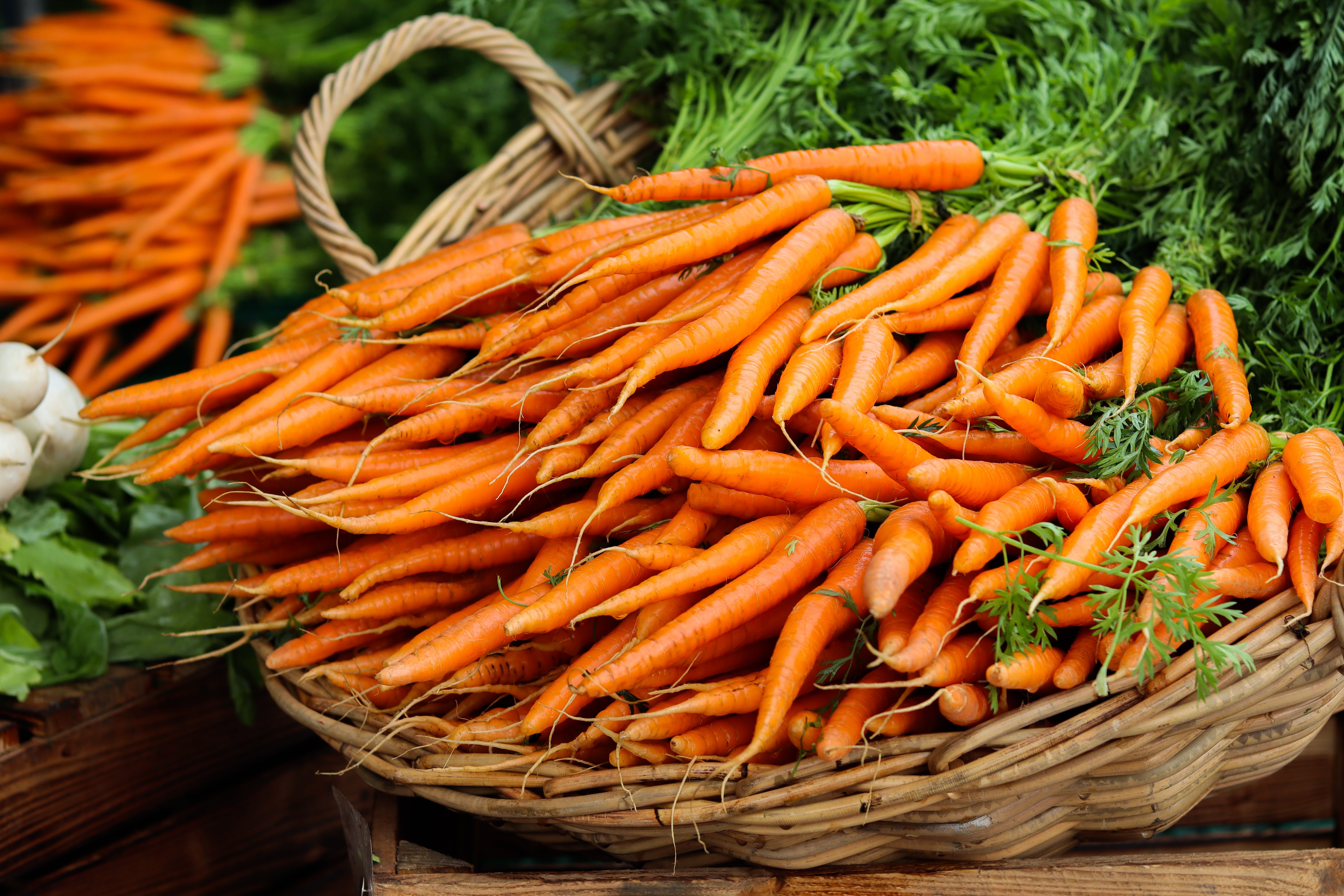 Carrots Benefits: கேரட்டை எப்படி சாப்பிடுவது நல்லது.. பச்சையாக அல்லது சமைத்து?