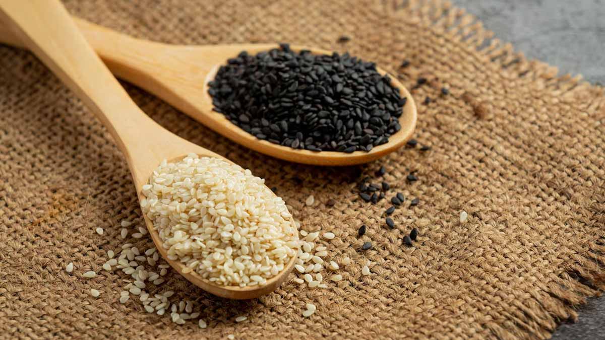 Sesame Seeds Benefits: பெண்கள் எள் விதைகள் சாப்பிட்டா, இந்த 5 பிரச்சனைகள் வரவே வராதாம்!