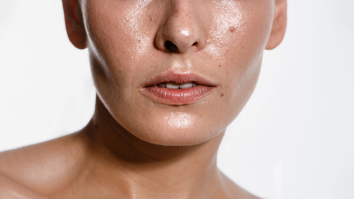 Oily Skin Treatment: எண்ணெய் பசை பிரச்சனையை போக்க இரவில் முகத்தில் இதை தடவுங்கள்!