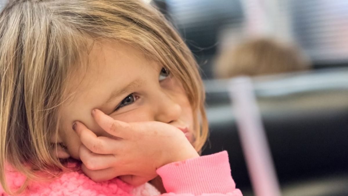 Iron deficiency in children: உங்க குழந்தைகளிடம் இந்த அறிகுறிகள் தென்பட்டால் லேசுல விடாதீங்க..!
