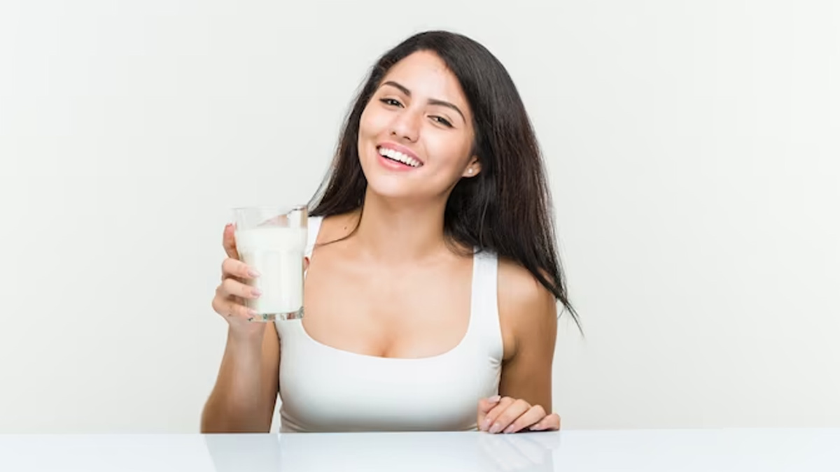 Benefits of Milk: இந்த நேரத்தில் பால் குடிப்பதால் இரண்டு மடங்கு பலன் கிடைக்கும்!