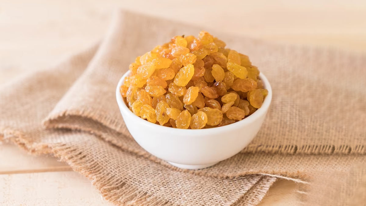 Raisins Side Effects: இவர்கள் எல்லாம் மறந்து கூட கிஸ்மிஸ் சாப்பிடக்கூடாது… ஏன் தெரியுமா?
