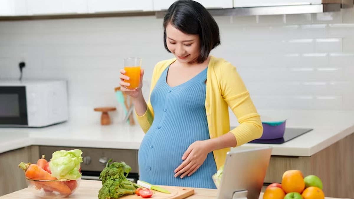 Drinks For Pregnant Women: வெயில் காலத்தில் கர்ப்பிணிகள் கட்டாயம் குடிக்க வேண்டிய ஸ்மூத்திகள்!!