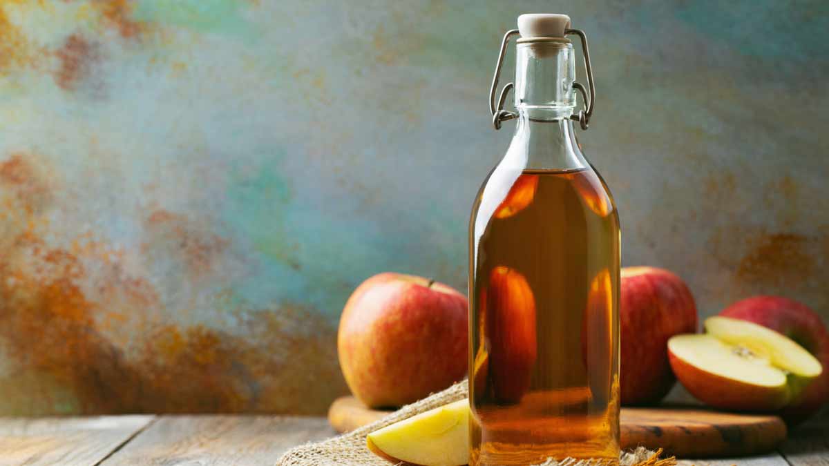 Apple Cider Vinegar for Hair: முடி வளர்ச்சிக்கு ஆப்பிள் சைடர் வினிகர் பயன்படுத்த்துபவரா நீங்க? இதன் தீமைகள் இங்கே!