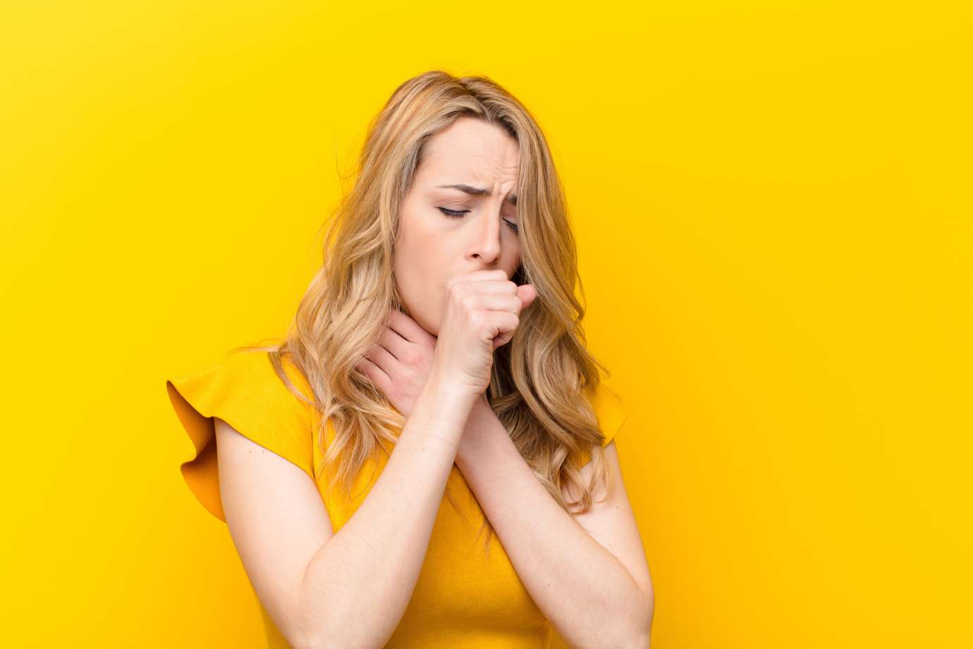 Dry Cough: உங்களுக்கு வறட்டு இருமல் இருக்கா? அப்போ இந்த உணவுகளை தொடவே கூடாது?
