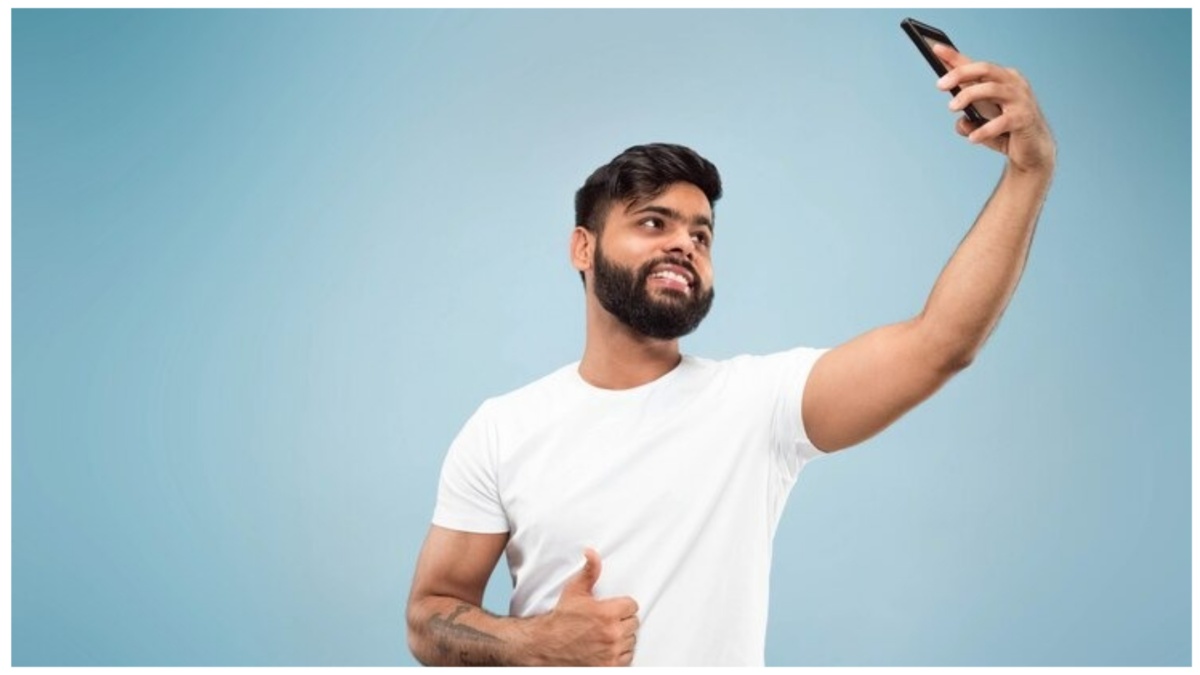 Selfie syndrome: ஓவரா செல்ஃபி எடுக்கும் இளம் தலைமுறையினருக்கு இந்த கொடிய நோயால் ஆபத்து!