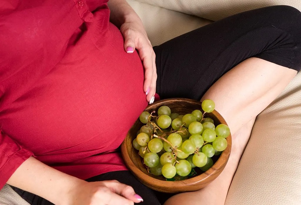 Grapes During Pregnancy: கர்ப்பிணிகள் திராட்சை சாப்பிடலாமா? - தெரிஞ்சிக்கோங்க!