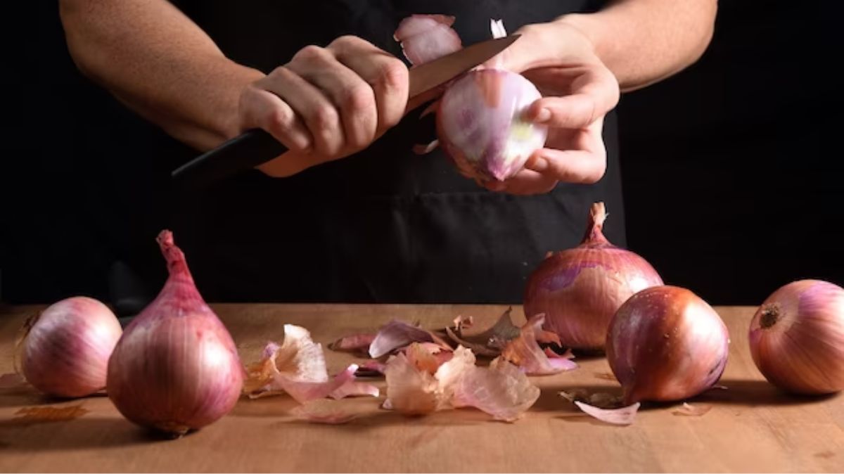 Onion Peel Benefits: உச்சி முதல் பாதம் வரை.. வெங்காயத் தோலின் நன்மைகள் இங்கே!