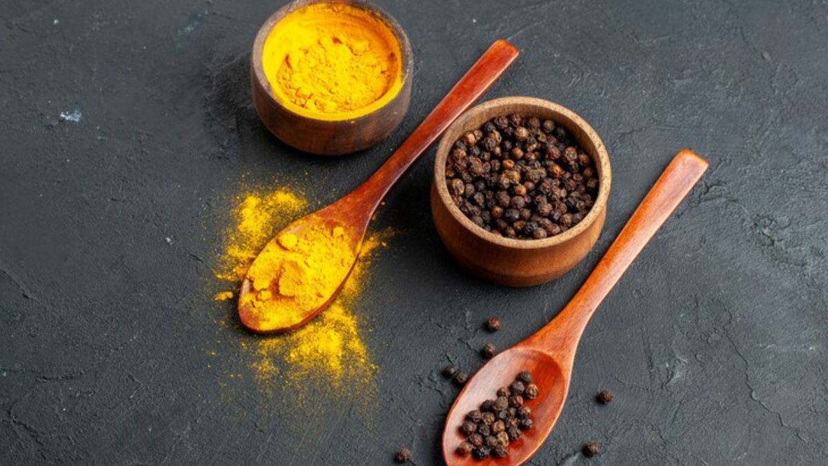 Turmeric with Black Pepper: கருப்புமிளகை மஞ்சளுடன் சேர்த்து சாப்பிட்டு பாருங்கள்! குறிப்பா நீங்க..